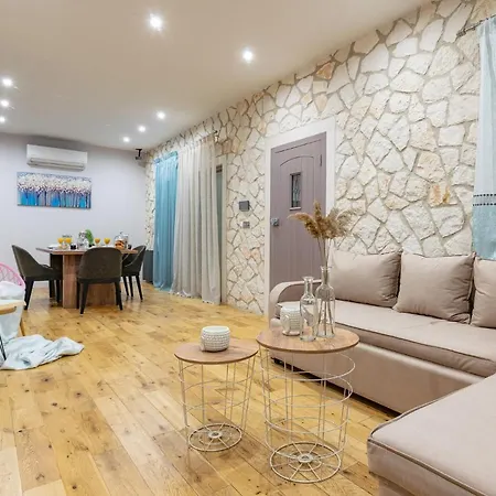 Vesta Villa *